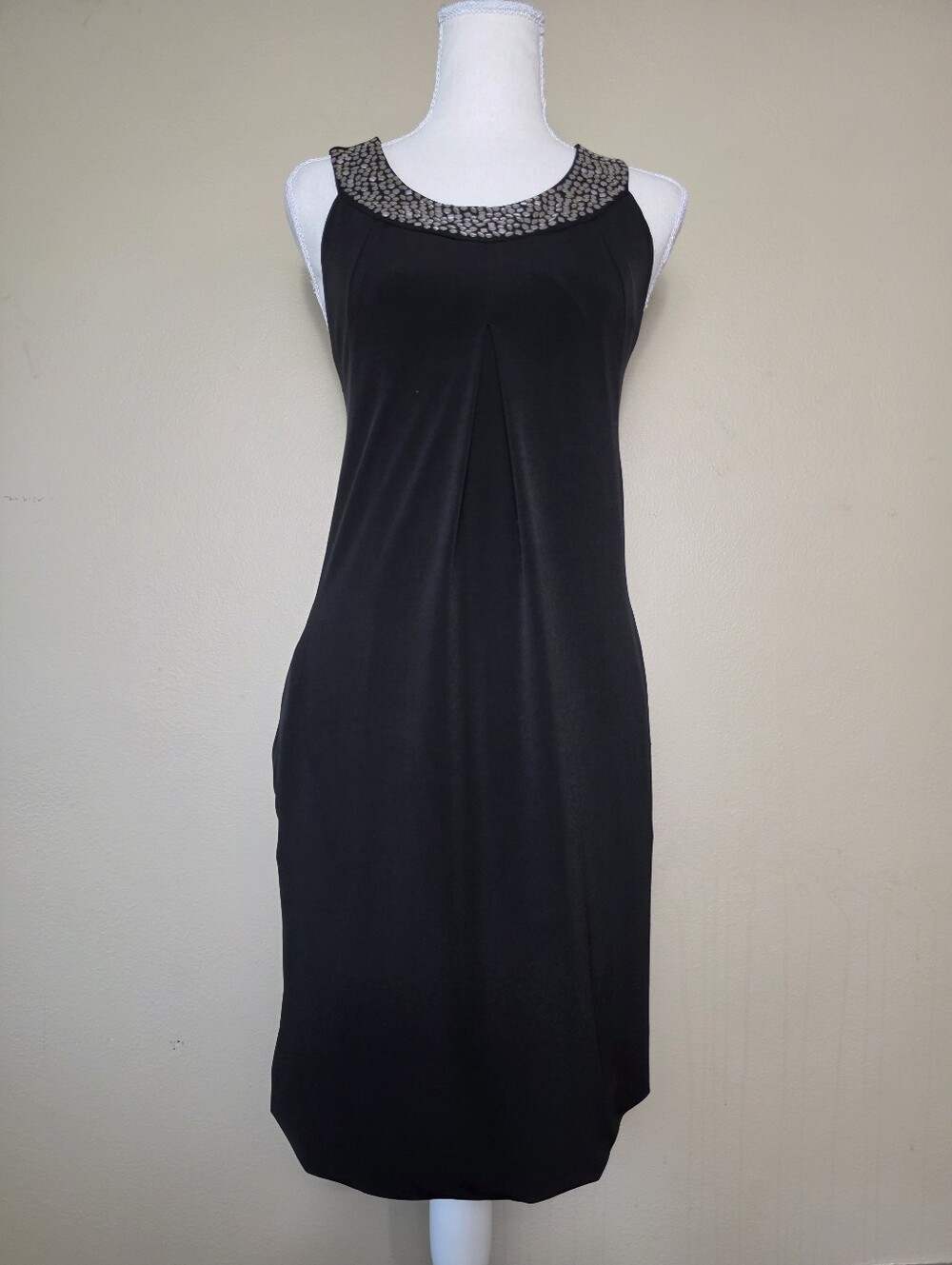 AGB Dress Black Jeweled Neckline Sleeveless Shift Dress | Size 8 |